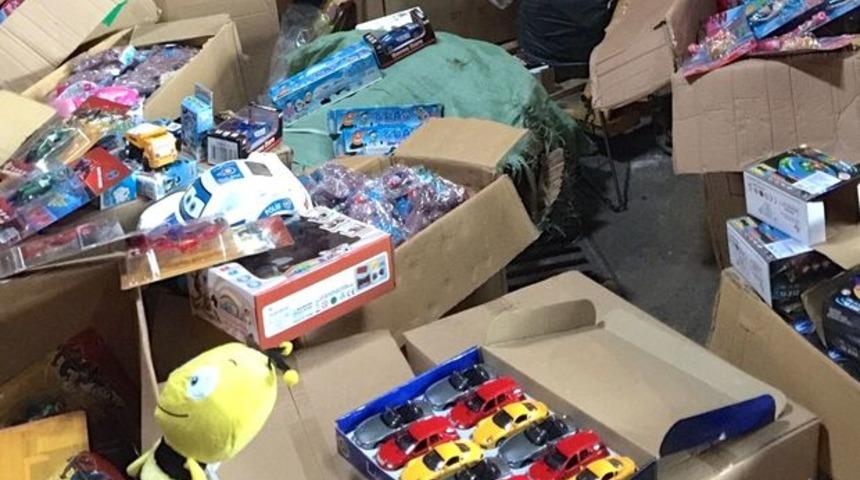İstanbul polisi 25 bin kanserojen oyuncak ele geçirdi
