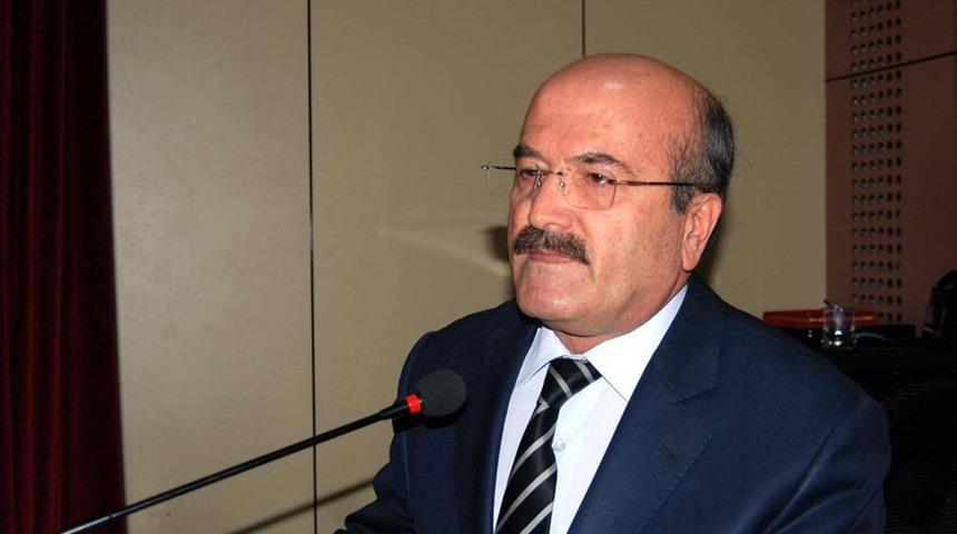 Başı açık kızları görünce sinirlenen müdürden Atatürk skandalı!