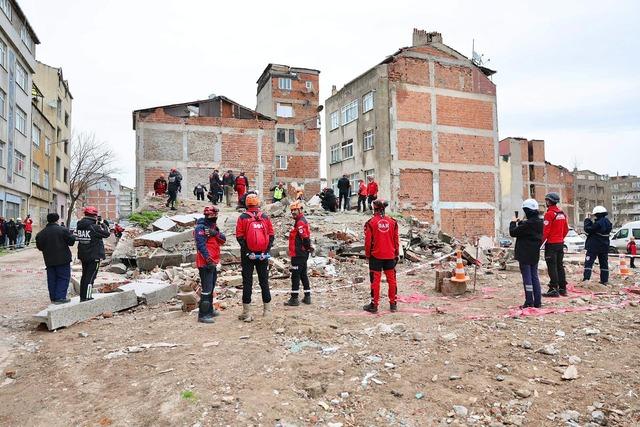 Bayrampaşa da geniş katılımlı deprem tatbikatı 3