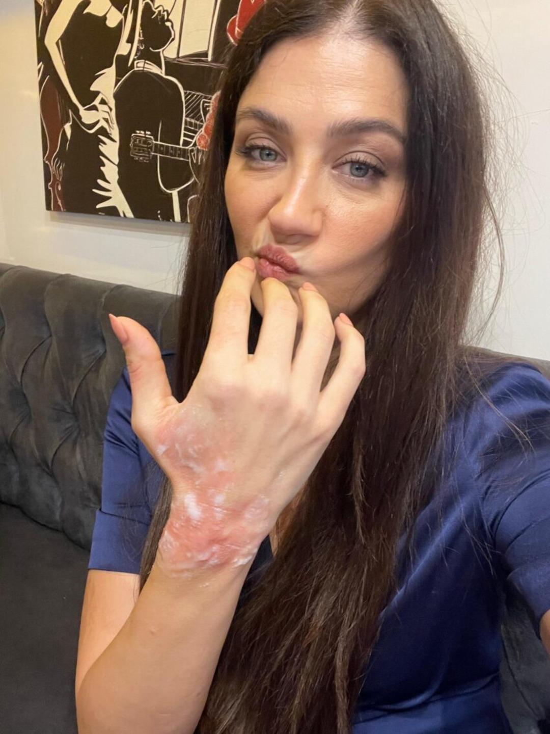 Eşref R&uuml;ya setinde korkutan kaza! Ceren Benderlioğlu seti terk etmedi  2