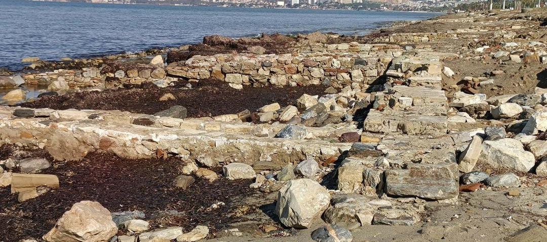 Kuşadası nda kuvvetli yağış sonrası Anaia H&ouml;y&uuml;ğ&uuml; ne ait kalıntılar ortaya &ccedil;ıktı 1