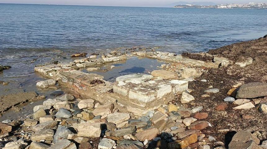 Kuşadası'nda kuvvetli yağış sonrası Anaia H&ouml;y&uuml;ğ&uuml;'ne ait kalıntılar ortaya &ccedil;ıktı