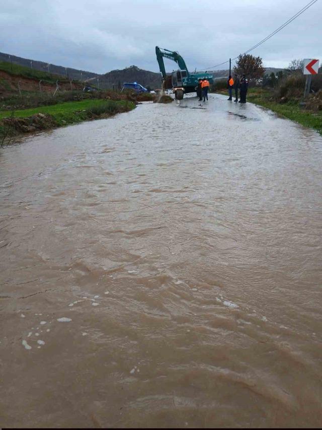 Ayvacık&rsquo;ta sağanak yağış etkili oldu 16