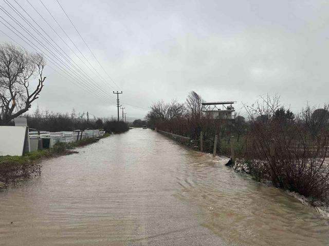 Ayvacık&rsquo;ta sağanak yağış etkili oldu 8