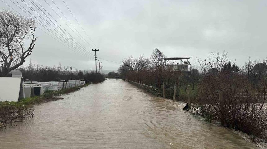 Ayvacık&rsquo;ta sağanak yağış etkili oldu