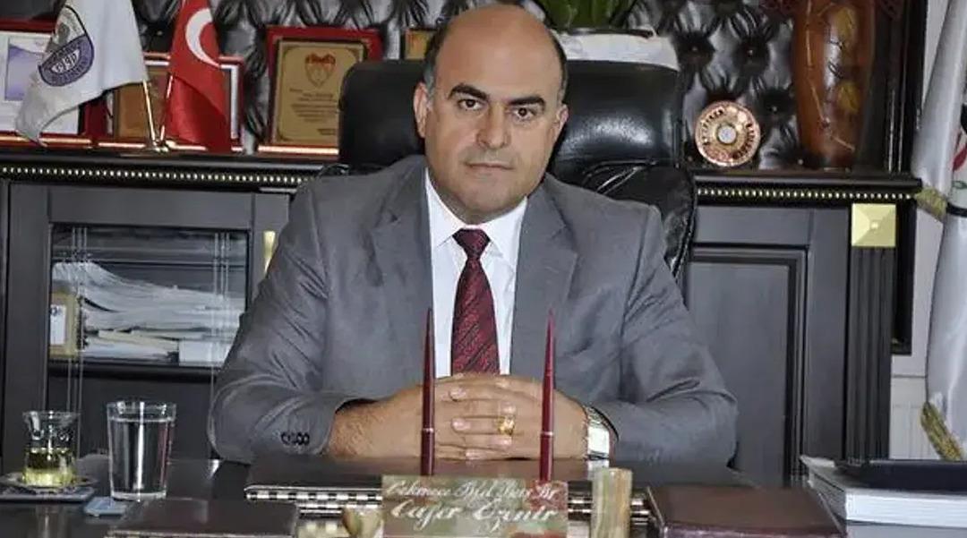 Eski belediye başkanı, tartıştığı oğlu tarafından baltayla &ouml;ld&uuml;r&uuml;ld&uuml; 1