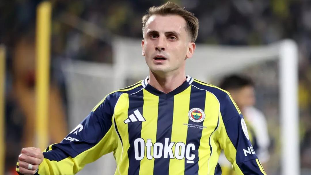 Kadık&ouml;y'de Kerem Akt&uuml;rkoğlu krizi! Fenerbah&ccedil;e taraftarı tepki g&ouml;steriyor