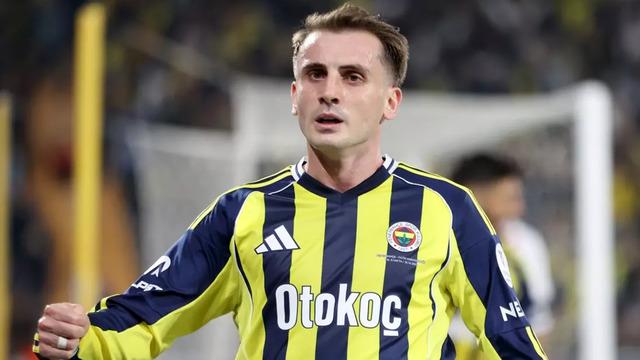 Kadıköy'de Kerem Aktürkoğlu krizi! Fenerbahçe taraftarı tepki gösterdi