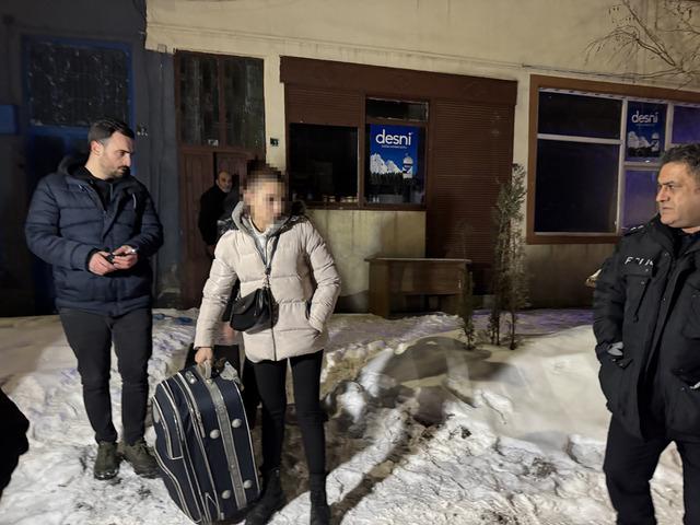 Erzurum da bir kadını zorla evde alıkoyduğu iddiasıyla aranan zanlı teslim oldu 1