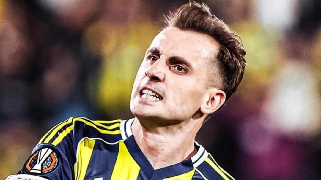 Kadık&ouml;y de Kerem Akt&uuml;rkoğlu krizi! Fenerbah&ccedil;e taraftarı tepki g&ouml;steriyor 1