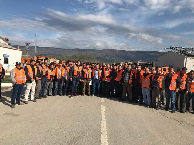 Karayolları yol bakım işinde çalışanlardan iş bırakma eylemi