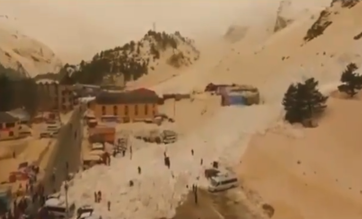 Turuncu kar yağdı! Görenler gözlerine inanamadı G1