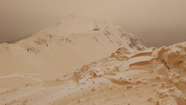 Turuncu kar yağdı! Görenler gözlerine inanamadı G3