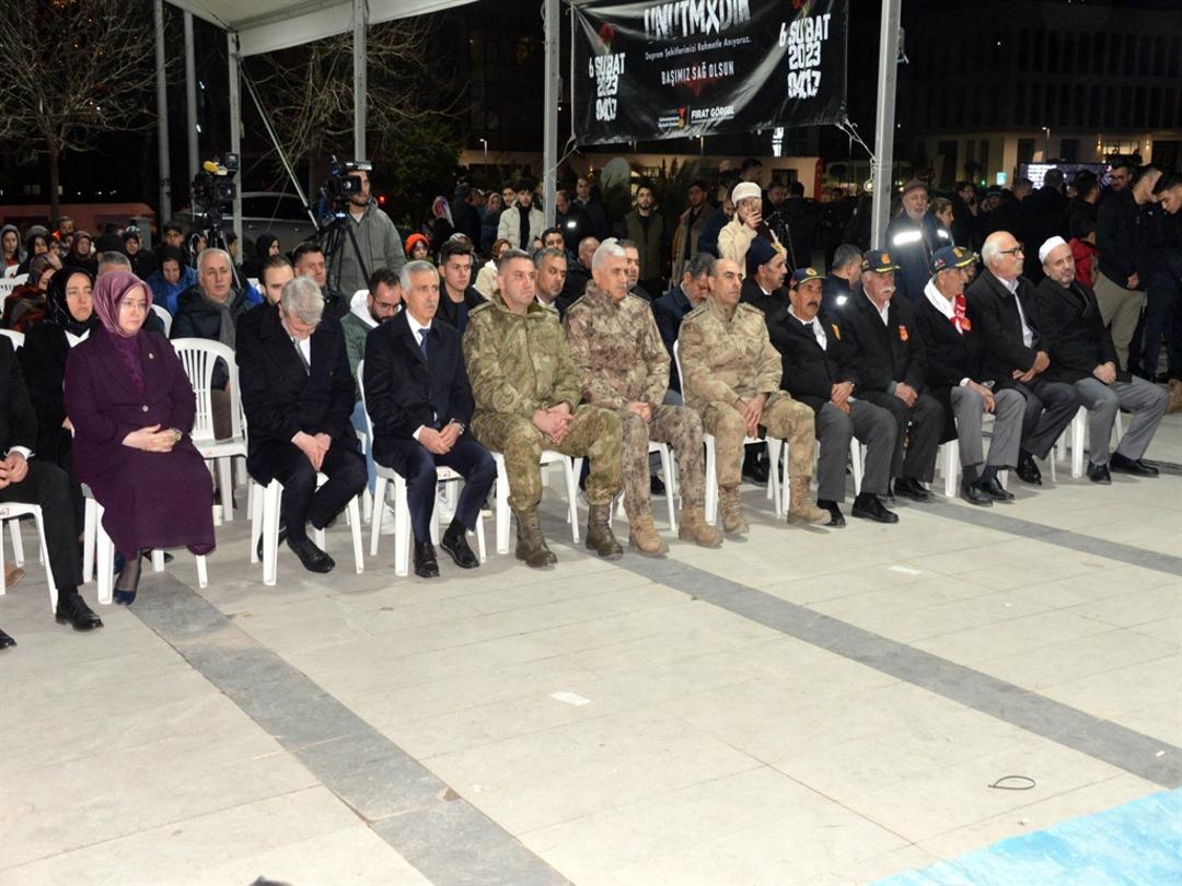 Deprem felaketinin simgesi olmuştu: İstanbul&rsquo;dan deprem b&ouml;lgesine 9 saatte giden TIR Şof&ouml;r&uuml;: "Kadranı pe&ccedil;eteyle kapatmıştım" 5