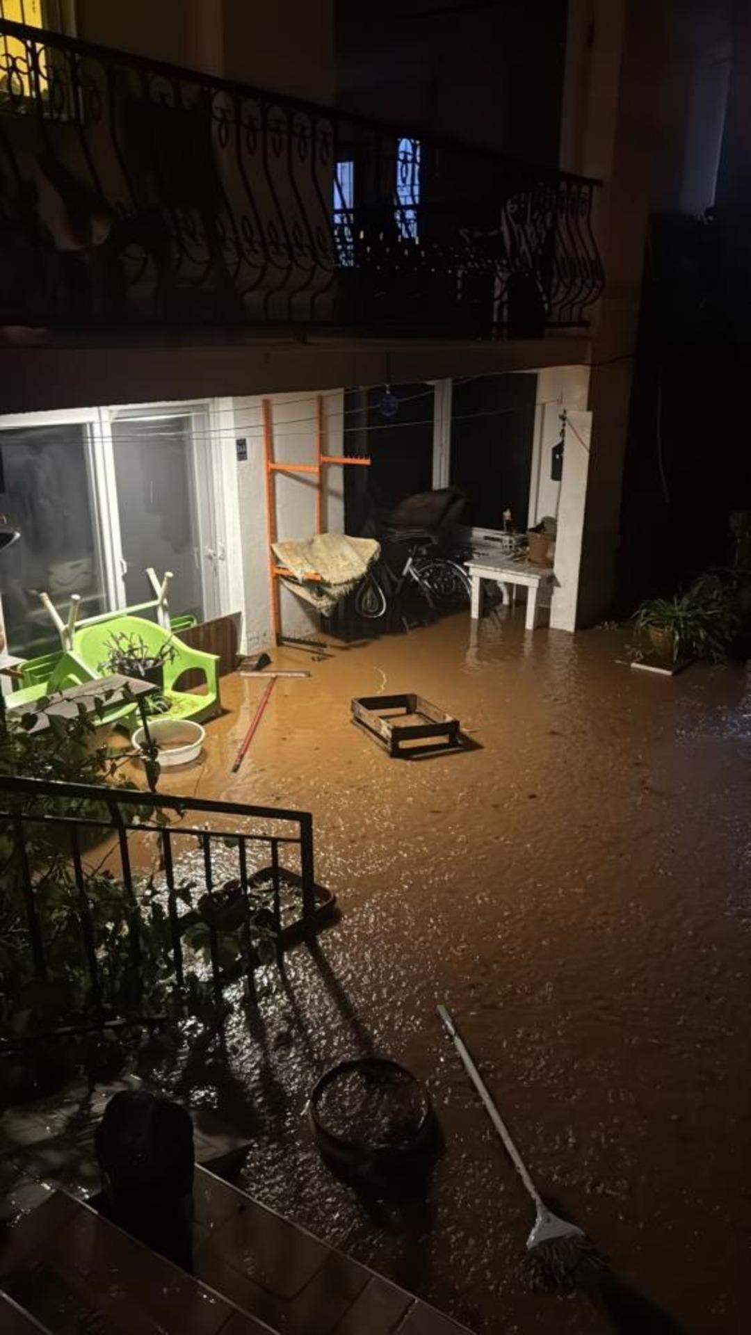 Marmaris te sağanak etkili oldu, su baskınları oluştu 2