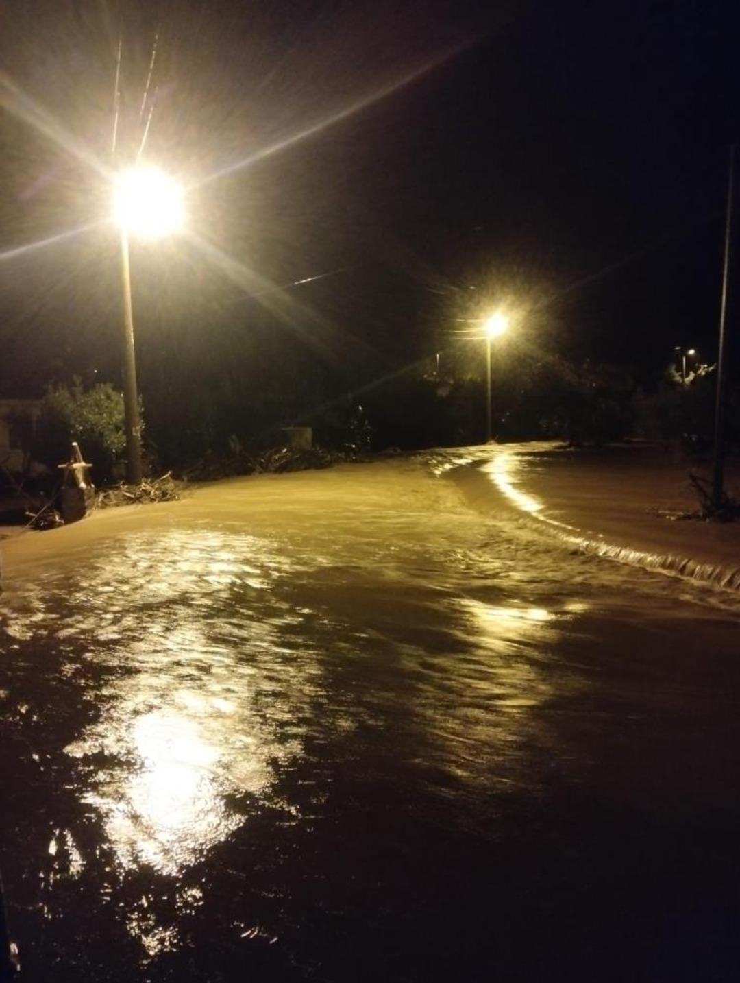 Marmaris te sağanak etkili oldu, su baskınları oluştu 4