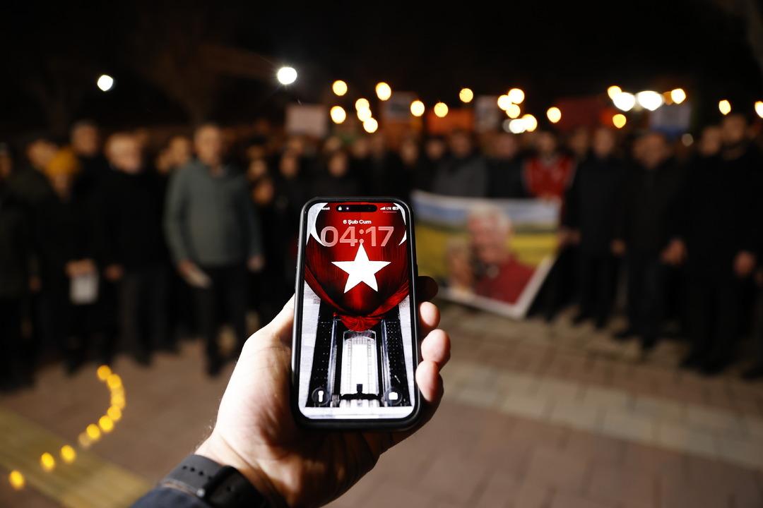 Asrın Felaketi nin 3 &uuml;nc&uuml; yıld&ouml;n&uuml;m&uuml;! Saat 04.17 de 11 ilde sessiz anma... 65 saniye boyunca hayat durdu 8