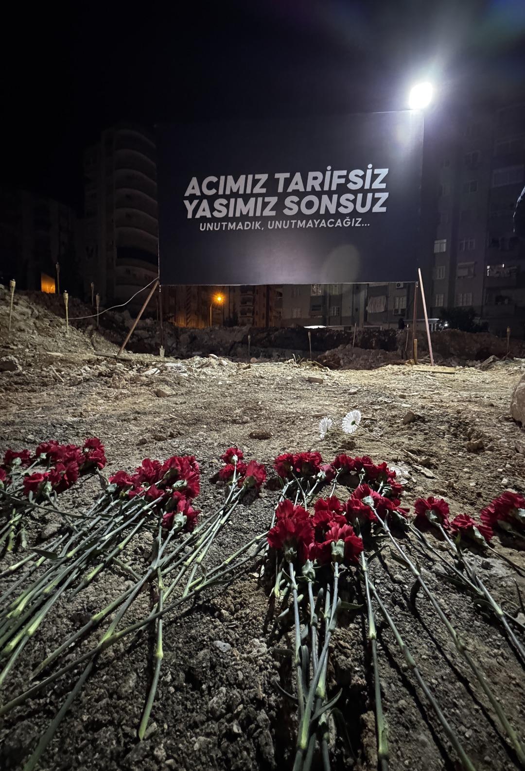 Asrın Felaketi nin 3 &uuml;nc&uuml; yıld&ouml;n&uuml;m&uuml;! Saat 04.17 de 11 ilde sessiz anma... 65 saniye boyunca hayat durdu 6