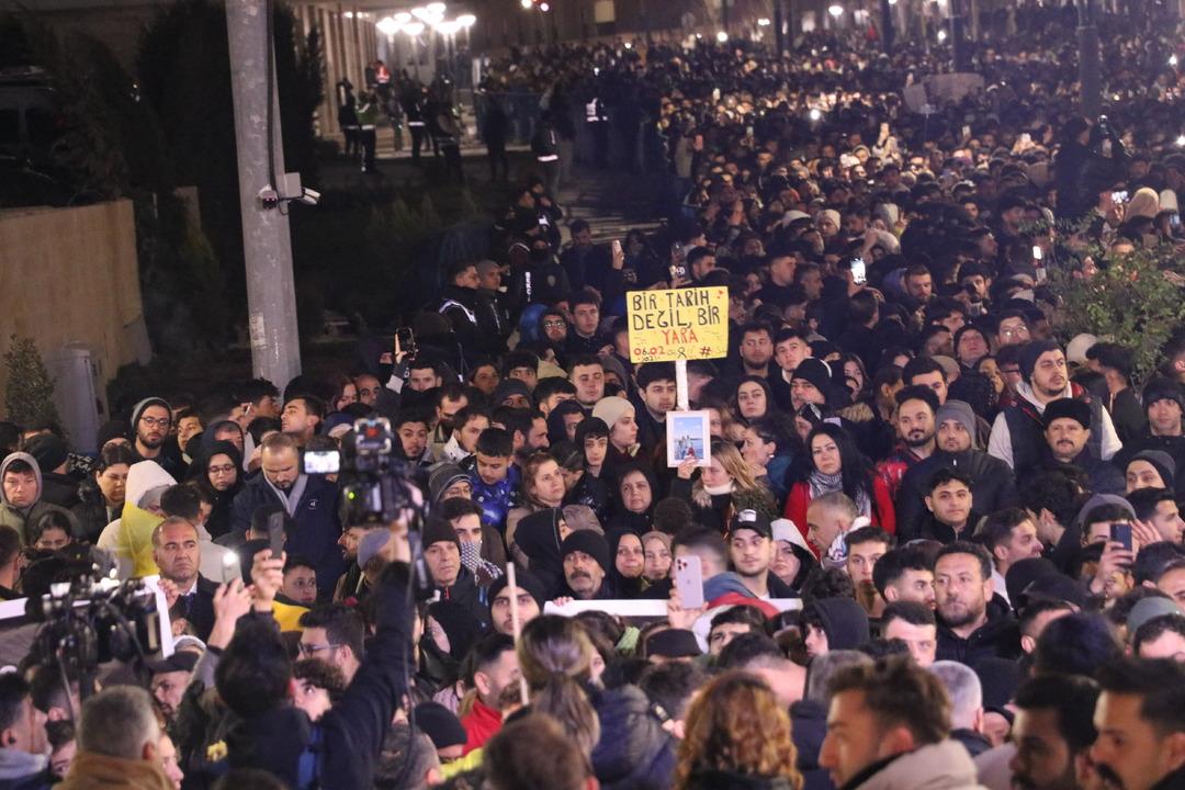 Asrın Felaketi nin 3 &uuml;nc&uuml; yıld&ouml;n&uuml;m&uuml;! Saat 04.17 de 11 ilde sessiz anma... 65 saniye boyunca hayat durdu 1