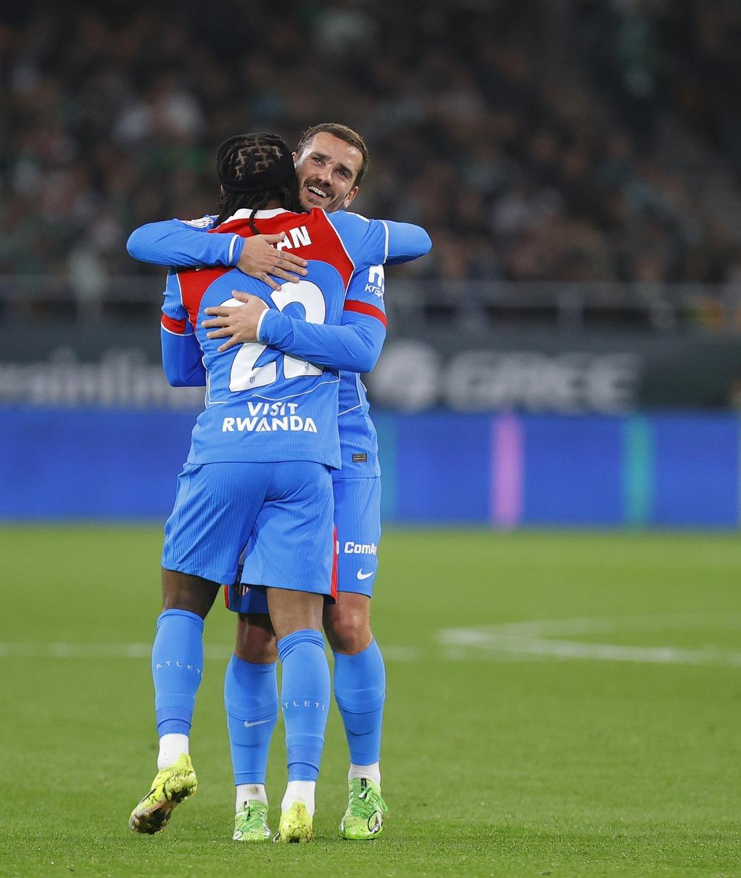 İlk ma&ccedil;, ilk gol, ilk şov: Lookman Atletico&rsquo;yu Kral Kupası nda u&ccedil;urdu! 2