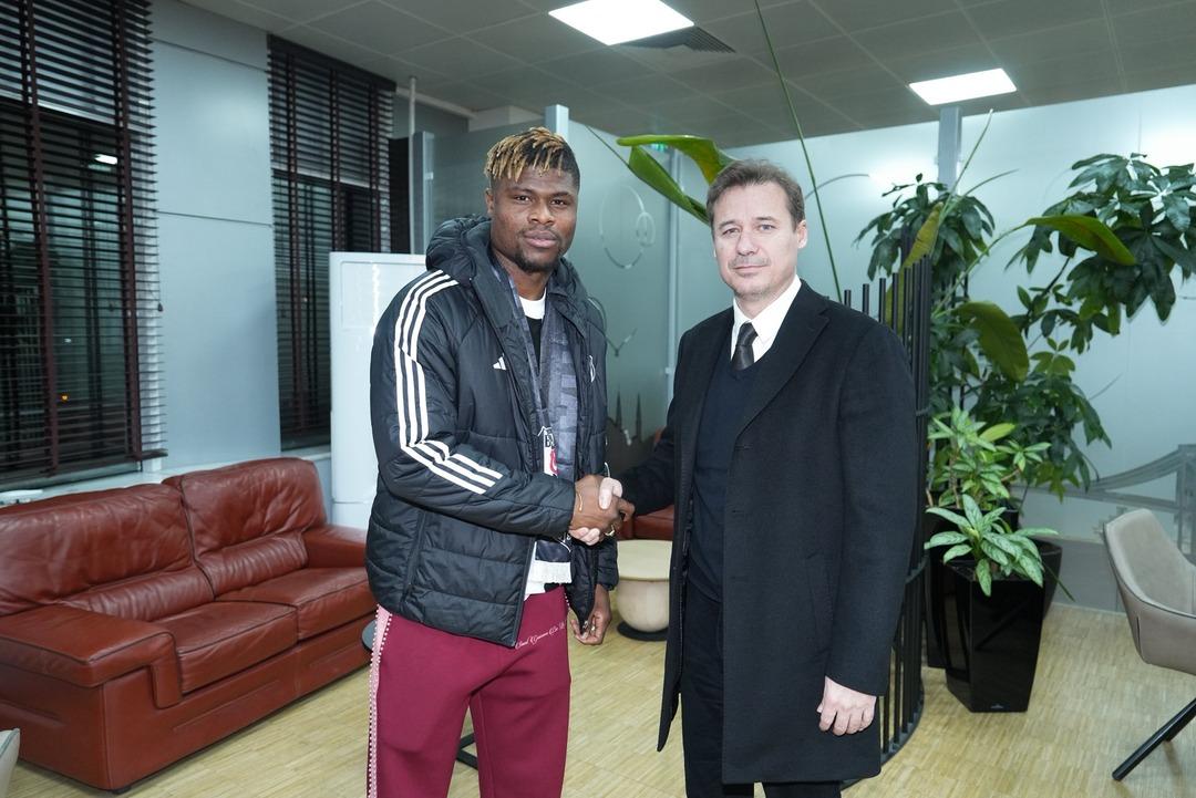 Transferin son g&uuml;n&uuml;nde Beşiktaş bombayı patlattı! Agbadou İstanbul&rsquo;a geldi 2