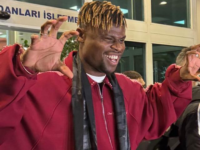 Transferin son g&uuml;n&uuml;nde Beşiktaş Agbadou'yu İstanbul&rsquo;a getirdi!