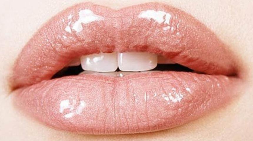 Dudakları estetiksiz dolgunlaştırmanın 5 yolu
