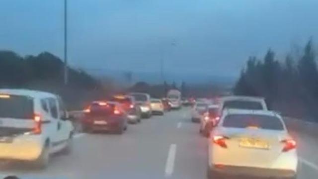Bursa'da yoğun trafikte, fermuar sistemi takdir topladı