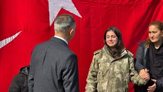 3 yıldır sakladığı emanetin sahibi albayla buluştu: Gözyaşları sel oldu!