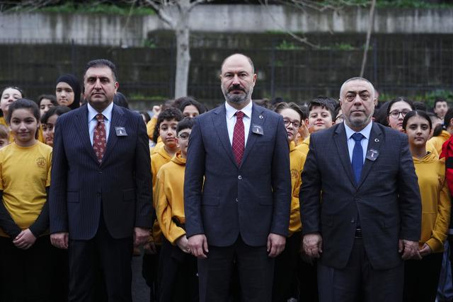 İstanbul daki okullarda 6 Şubat depremlerinde hayatını kaybedenler i&ccedil;in saygı duruşunda bulunuldu 1