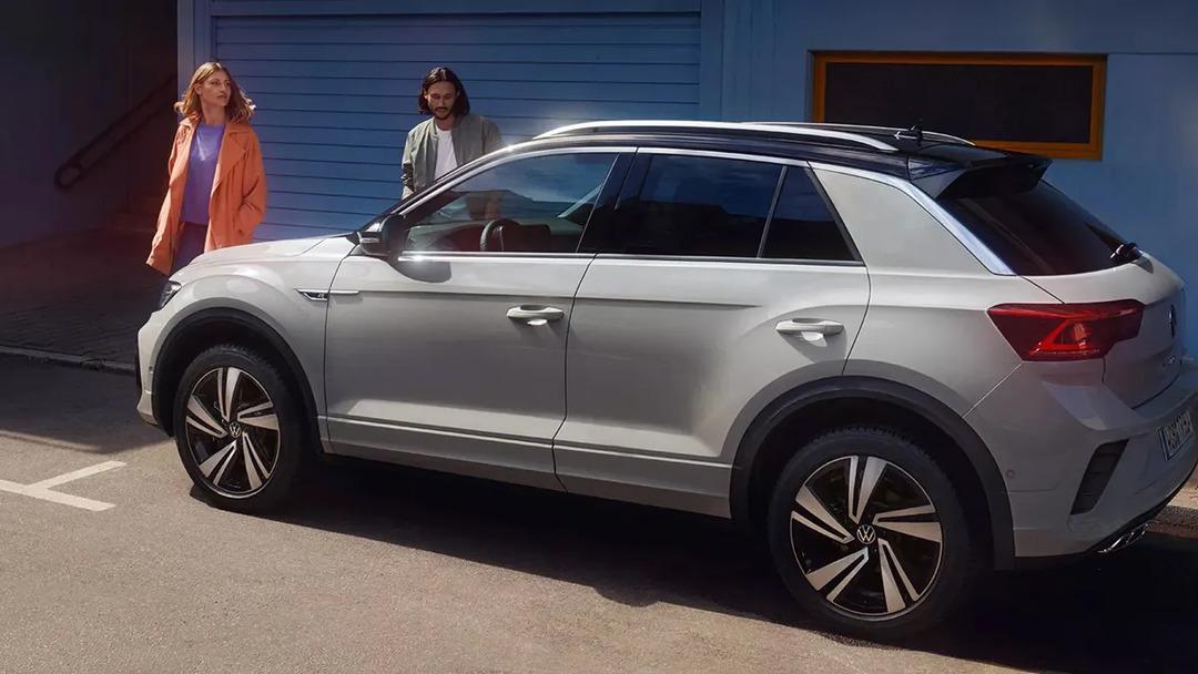 Volkswagen şubat ayı fiyatlarını duyurdu! T&uuml;m modellere zam geldi: Polo, Golf&rsquo;ten pahalı 2