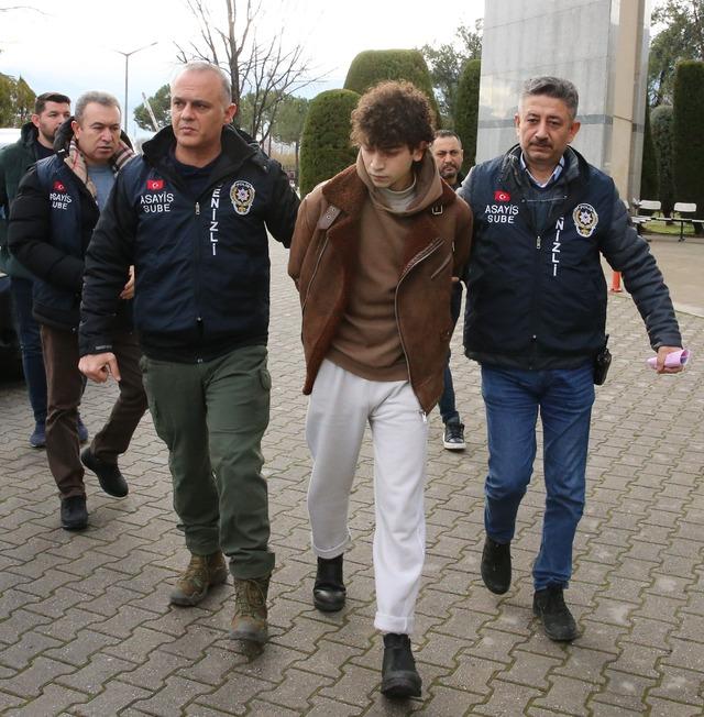 Denizli de kamyonetteki kişiyi bı&ccedil;akla &ouml;ld&uuml;ren zanlı tutuklandı 1