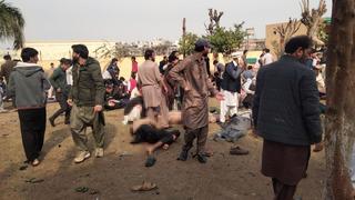 Pakistan'da Cuma namazı sırasında camide patlama! Cansız bedenler etrafa saçıldı