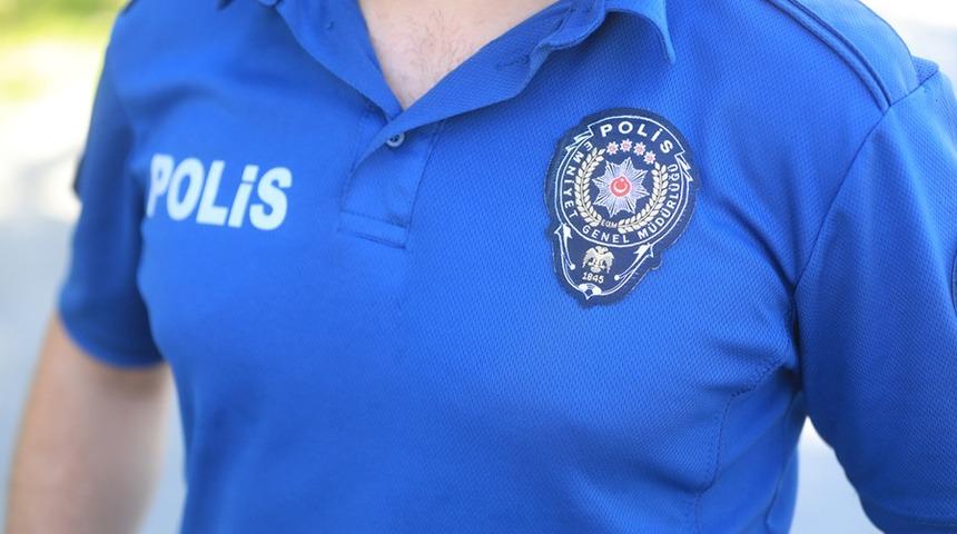 Stop lambası tartışması sonrası polis memurunu d&ouml;verek &ouml;ld&uuml;rd&uuml;ler!