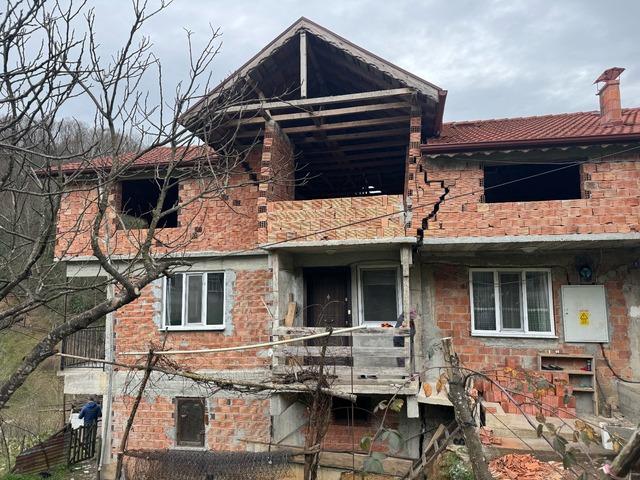 Bartın da heyelan nedeniyle 3 evde &ccedil;atlaklar oluştu 2