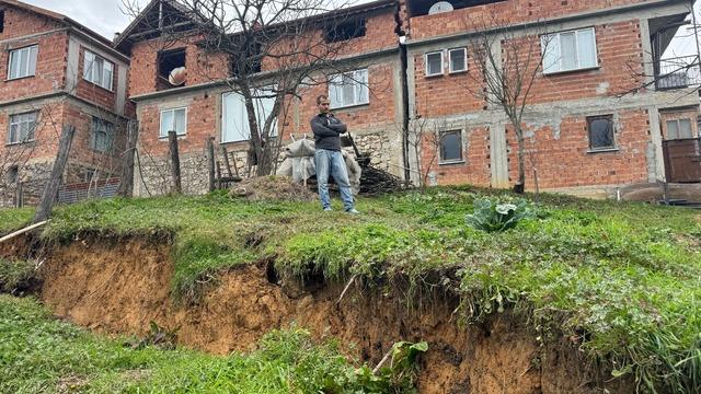 Bartın'da heyelan nedeniyle 3 evde çatlaklar oluştu