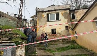 S&ouml;ke&rsquo;de yağmurun yumuşattığı evin duvarı &ccedil;&ouml;kt&uuml;