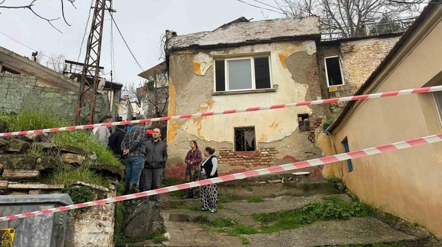 S&ouml;ke&rsquo;de yağmurun yumuşattığı evin duvarı &ccedil;&ouml;kt&uuml;