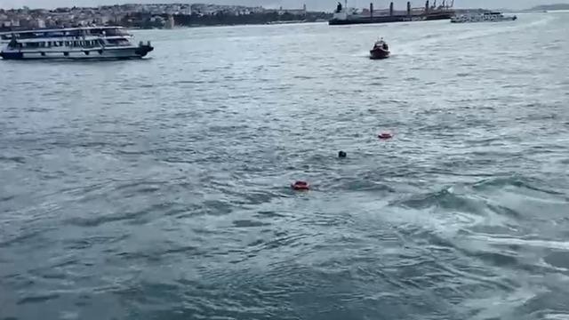 İstanbul’da vapurda panik: Denize atlayan adamı görenler çığlık çığlığa bağırdı
