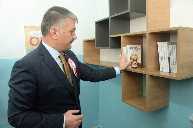 Vali Yazıcı, Kütüphane haftasını kutladı