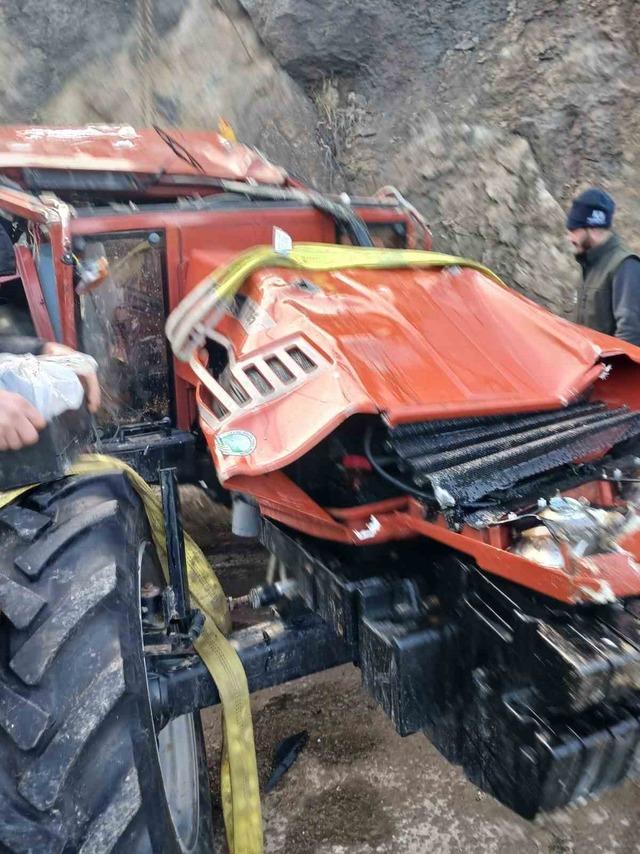 Traktör devrildi, köy muhtarı hayatını kaybetti 1