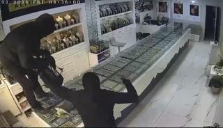 Batman&rsquo;da 90 saniyede milyonluk kuyumcu soygunu kamerada