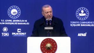Cumhurbaşkanı Erdoğan deprem bölgesinden seslendi: Muhalefetin 'bitmez' dediği evler işte burada