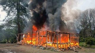 Hasır ev alevlere teslim oldu