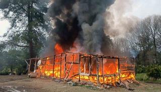 Hasır ev alevlere teslim oldu