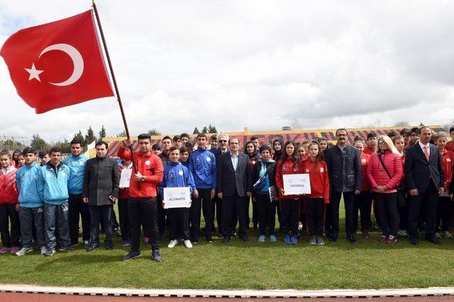 Anadolu Yıldızlar Ligi Atletizm Grup Müsabakaları Uşak’ta başladı