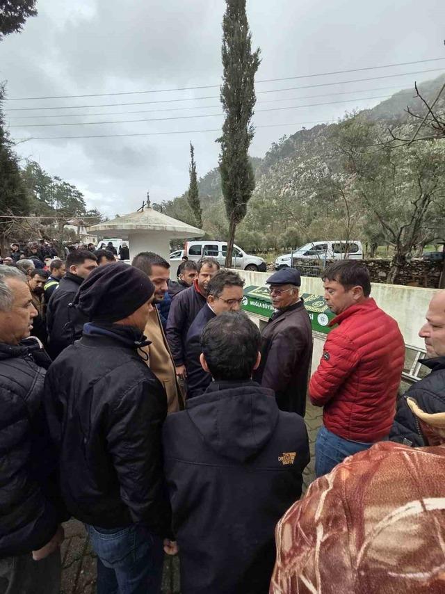 Selde hayatını kaybeden belediye işçisi son yolculuğuna uğurlandı 1