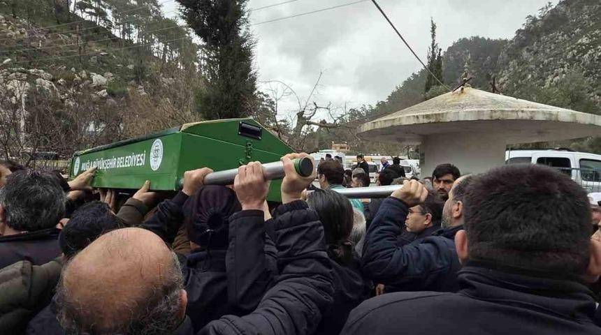Selde hayatını kaybeden belediye iş&ccedil;isi son yolculuğuna uğurlandı