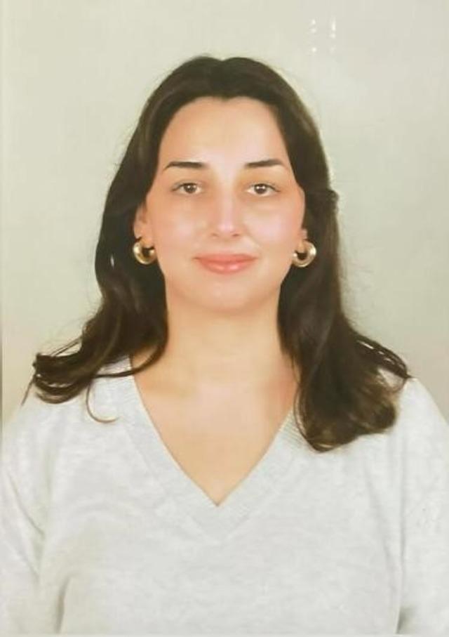 Evinde &ouml;l&uuml; bulunan Dat&ccedil;alı doktor toprağa verildi 2