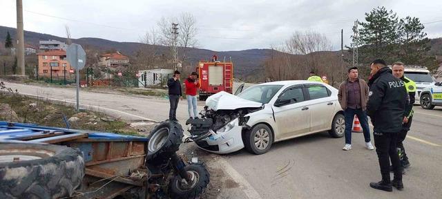Kastamonu’da otomobil ile "pat pat" çarpıştı: 3 yaralı 2